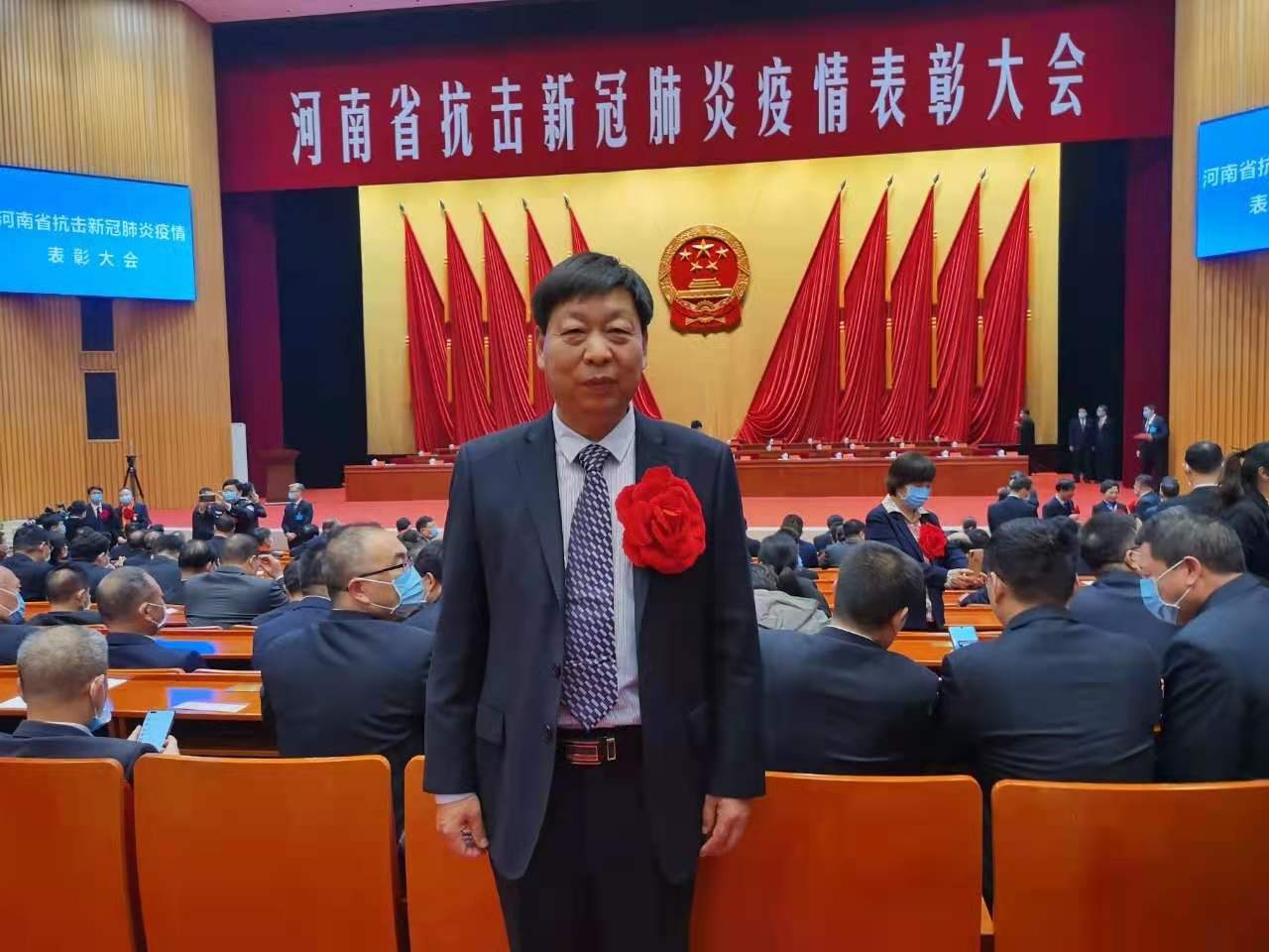 翟成凯：抗击疫情成楷模