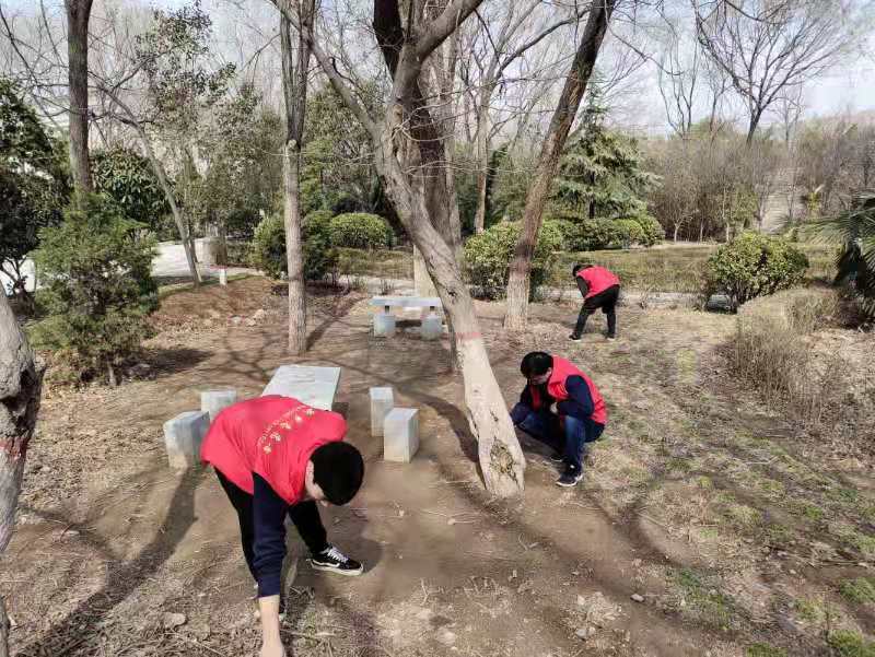 市科协组织开展 “弘扬雷锋精神、保护生态环境、共建文明之城” 环保志愿者活动