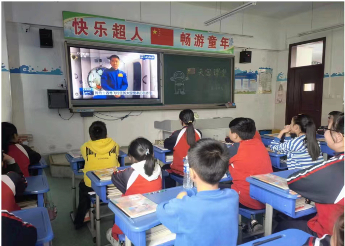 奇妙探索！红旗区种德小学组织学生收看“天宫课堂”第三课