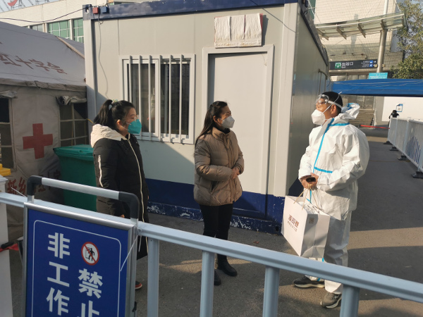 市科协慰问朱贤法同志