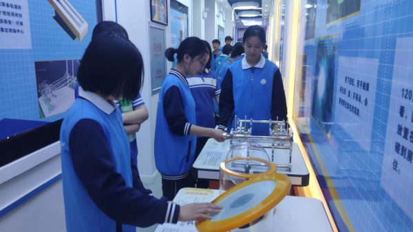 封丘县城关乡第一中学开展社会主义核心价值观教育 融入科普实践系列活动