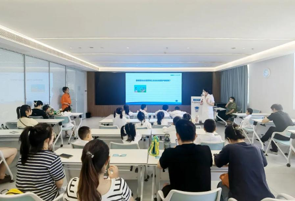 关爱视力健康  倡导科学用眼——新乡中视眼科医院开展社会实践亲子活动