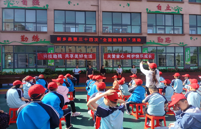  大爱润童心，科普助成长          ———新乡市科普大篷车走进新乡县特殊教育学校