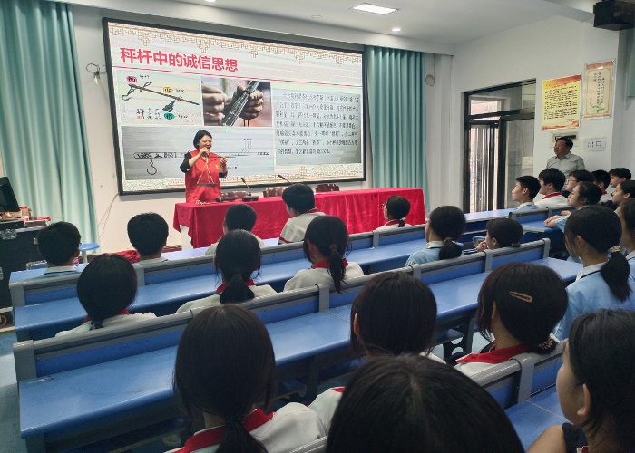 少年微光 传承精神火炬        ——新乡市科普大篷车走进凤泉区中原诚信博物馆