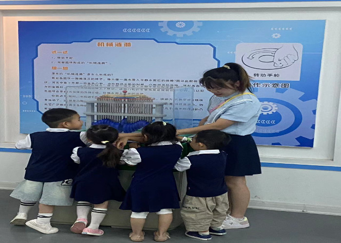 科学“秀”出来 玩转“新”花样  —新乡市科技馆科学秀活动